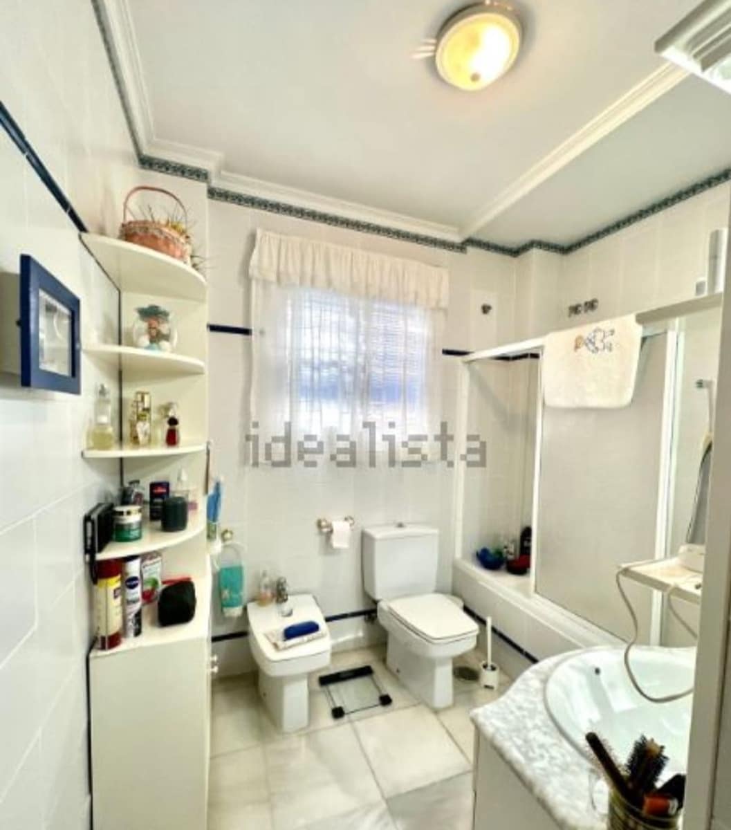 5 soveværelse Semi-Rækkehus til salg i Malaga by med swimmingpool garage - € 824.000 (Ref: 9203431)