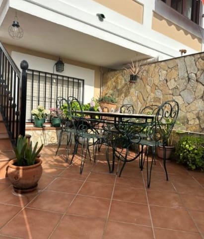 5 soveværelse Semi-Rækkehus til salg i La Viña, Málaga by med swimmingpool garage - € 824.000 (Ref: 9203431)