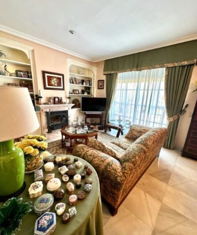 5 soveværelse Semi-Rækkehus til salg i La Viña, Málaga by med swimmingpool garage - € 824.000 (Ref: 9203431)