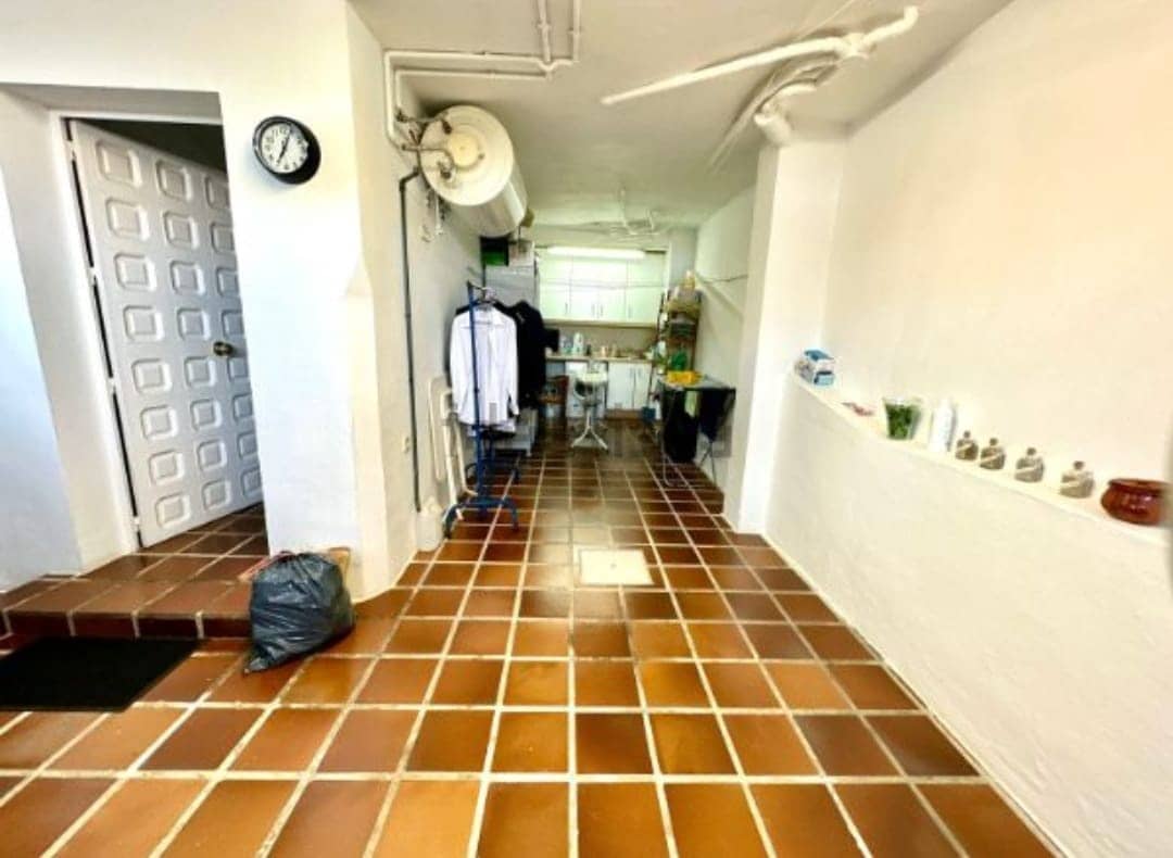 5 soveværelse Semi-Rækkehus til salg i Malaga by med swimmingpool garage - € 824.000 (Ref: 9203431)