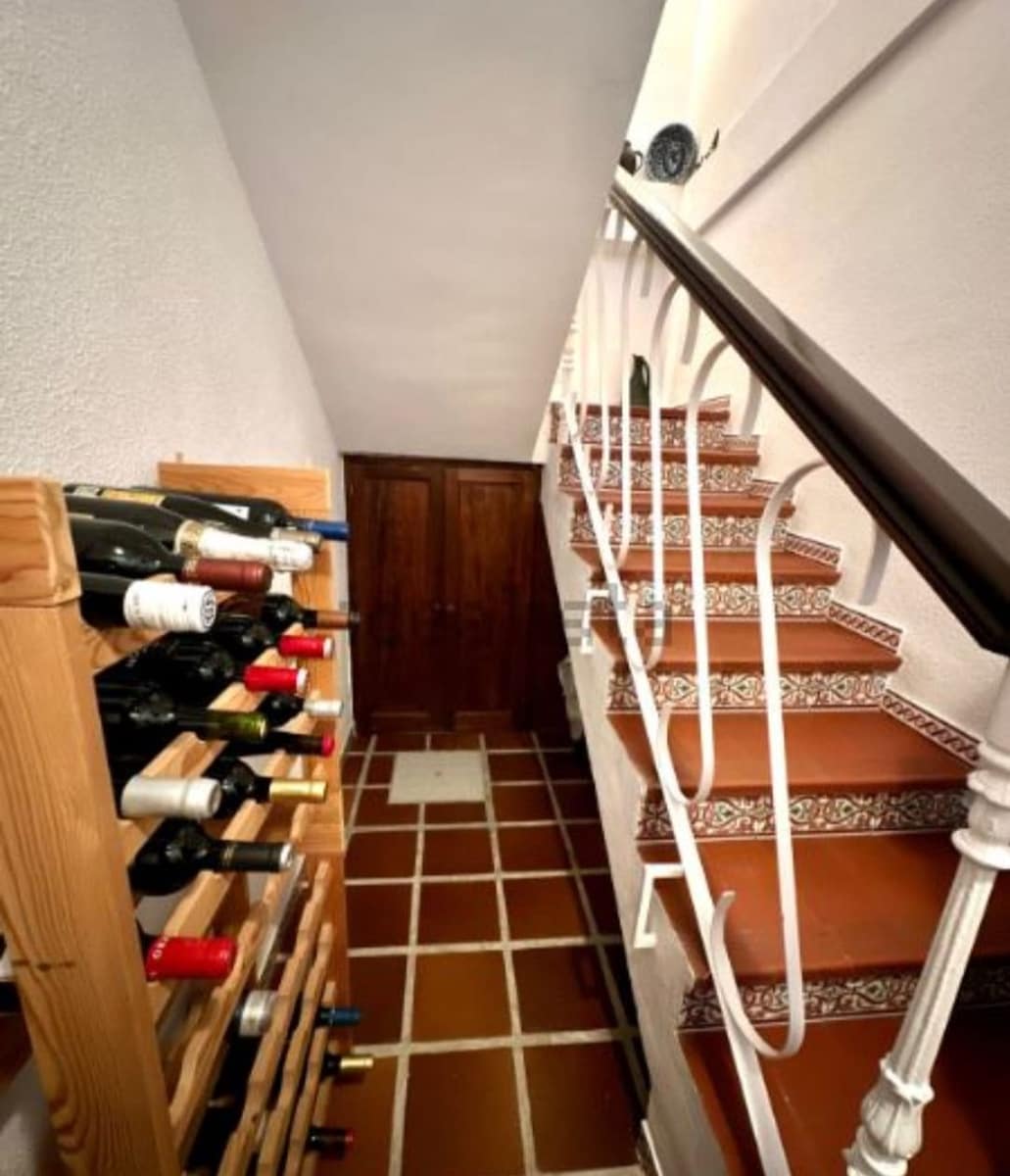 5 soveværelse Semi-Rækkehus til salg i Malaga by med swimmingpool garage - € 824.000 (Ref: 9203431)