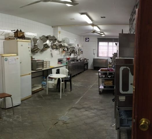 4 soverom Kommersiell til salgs i Pedregalejo Playa, Málaga by - € 950 000 (Ref: 9205748)