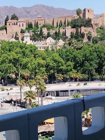 4 soveværelse Lejlighed til salg i La Malagueta, Málaga by med garage - € 1.200.000 (Ref: 9216616)