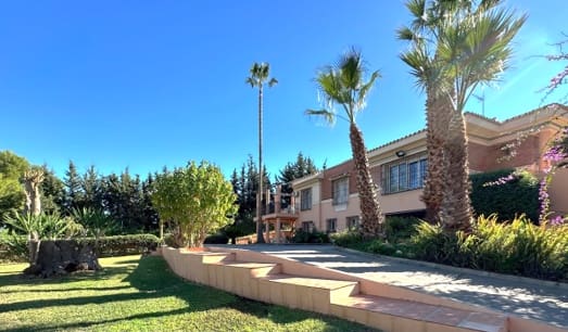 11 soveværelse Byhus til salg i Malaga by med swimmingpool - € 1.860.000 (Ref: 9216650)