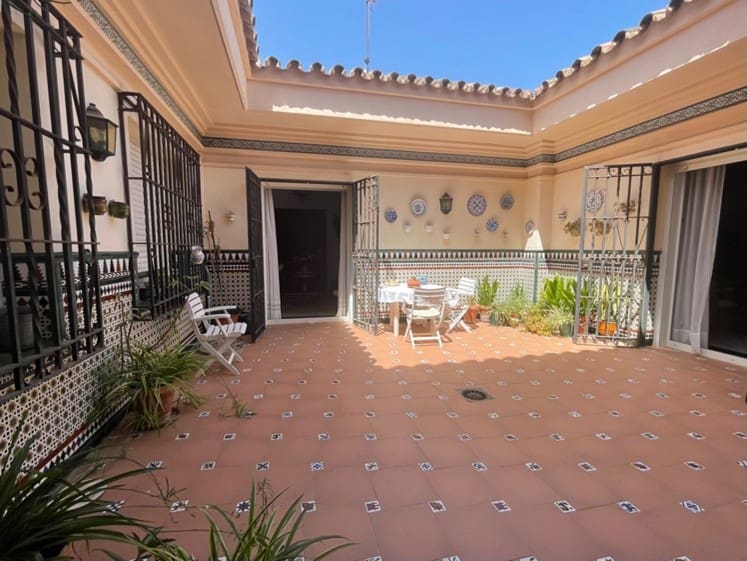 11 soveværelse Byhus til salg i Malaga by med swimmingpool - € 1.860.000 (Ref: 9216650)