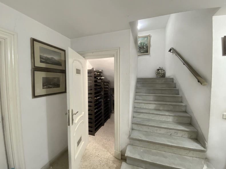 11 soveværelse Byhus til salg i Malaga by med swimmingpool - € 1.860.000 (Ref: 9216650)