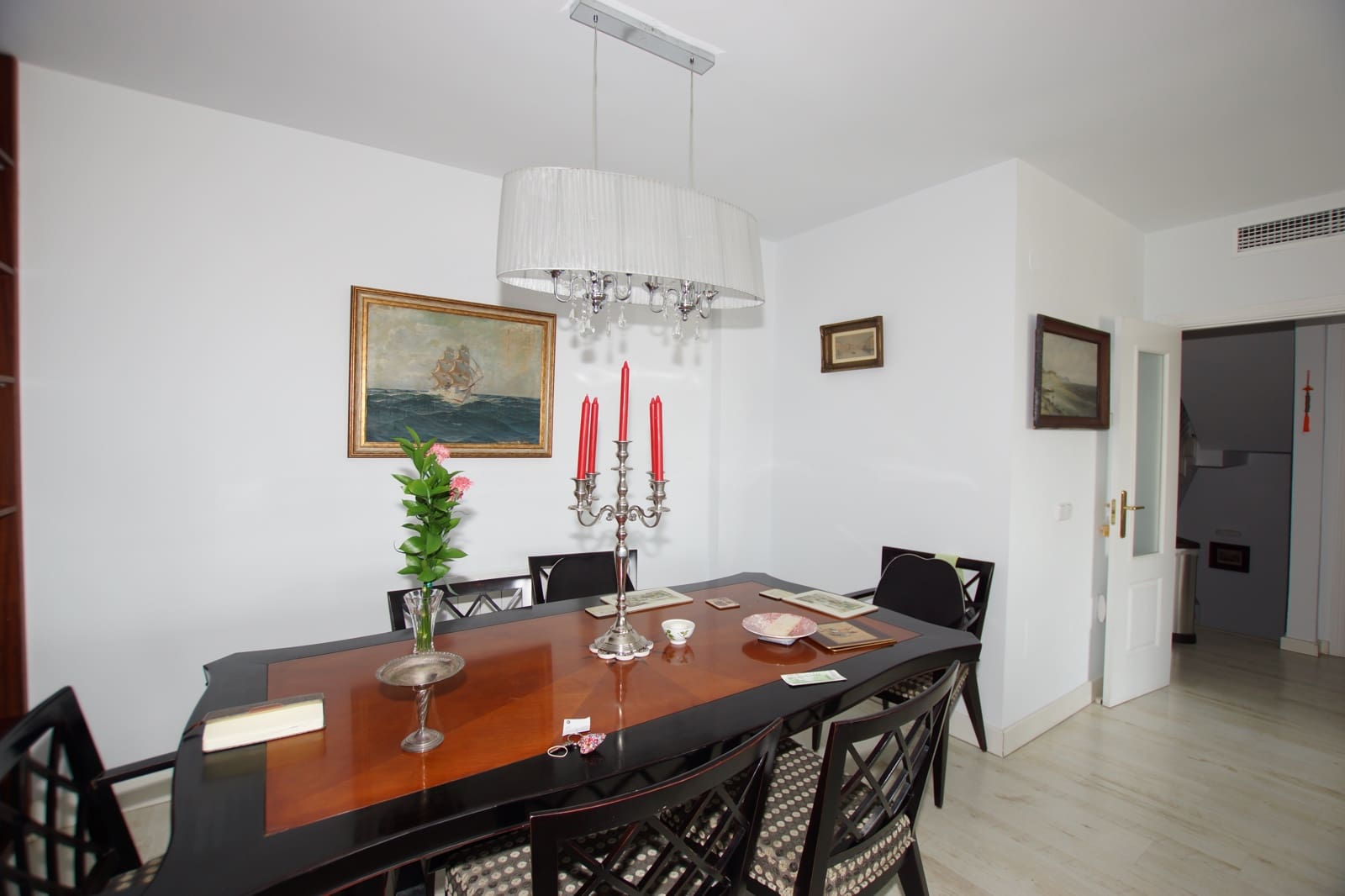 5 soveværelse Semi-Rækkehus til salg i Malaga by med swimmingpool - € 1.098.000 (Ref: 9216652)