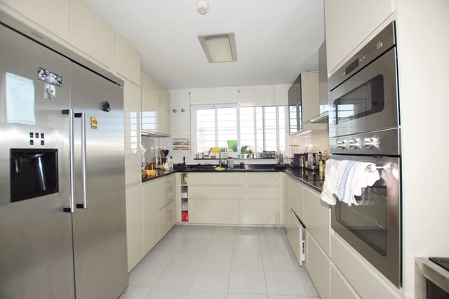 5 sypialnia Dom blizniak na sprzedaż w La Mania, Miasto Málaga z basenem - 1 098 000 € (Ref: 9216652)