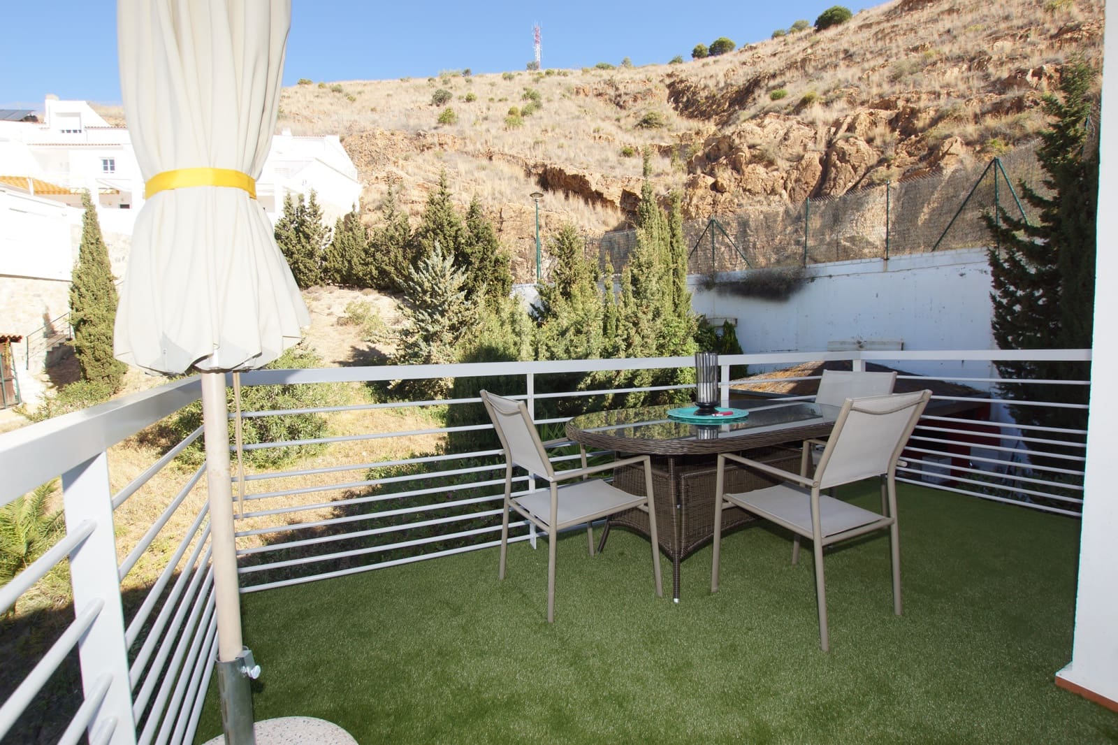 5 soveværelse Semi-Rækkehus til salg i Malaga by med swimmingpool - € 1.098.000 (Ref: 9216652)