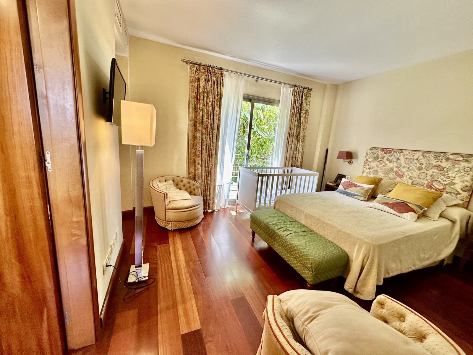 5 soveværelse Byhus til salg i Malaga by med swimmingpool garage - € 1.290.000 (Ref: 9216655)