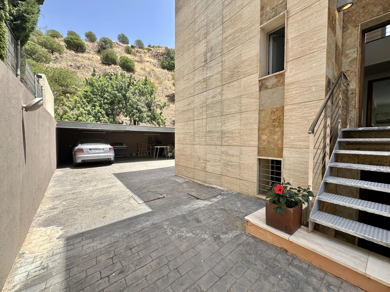 5 soveværelse Byhus til salg i Malaga by med swimmingpool garage - € 1.290.000 (Ref: 9216655)