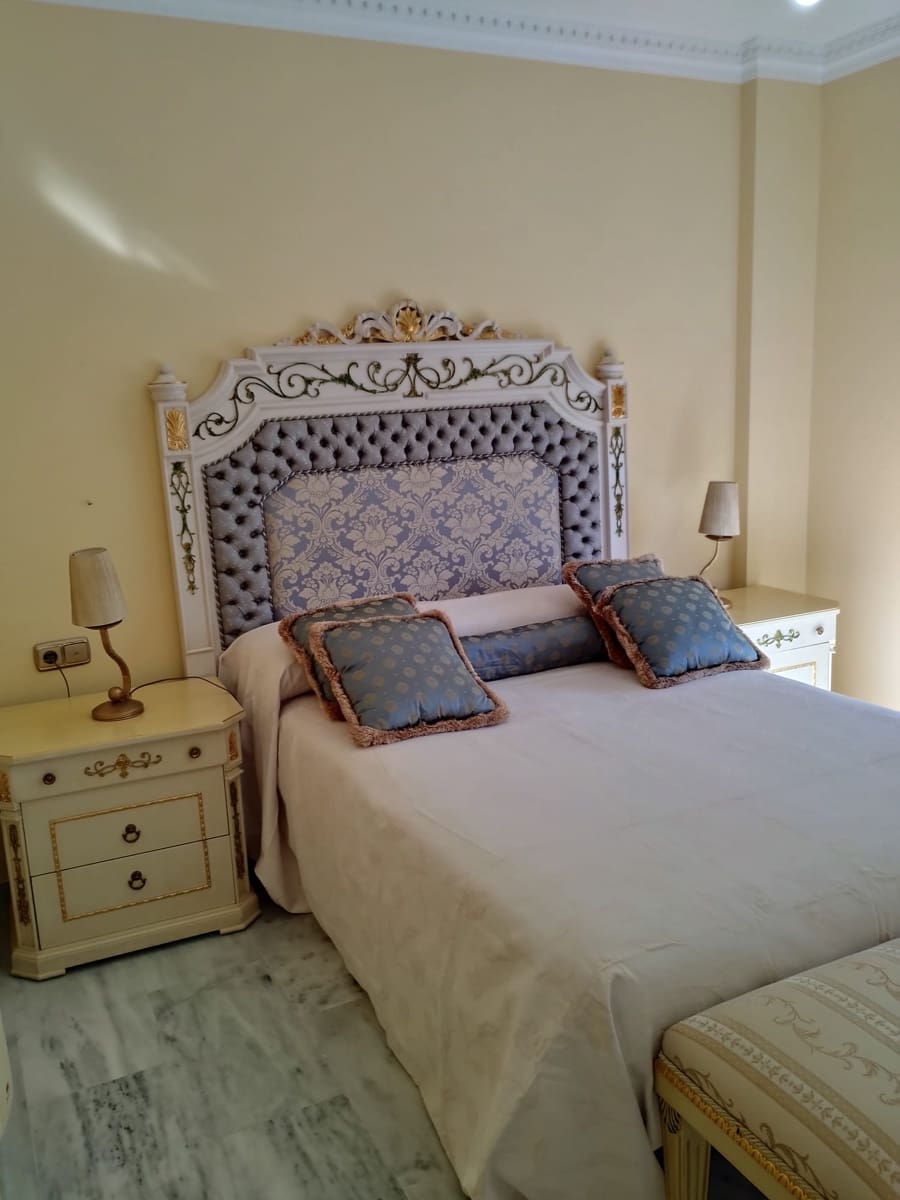 6 slaapkamer Halfvrijstaande villa te koop in Malaga stad met zwembad garage - € 1.200.000 (Ref: 9216657)