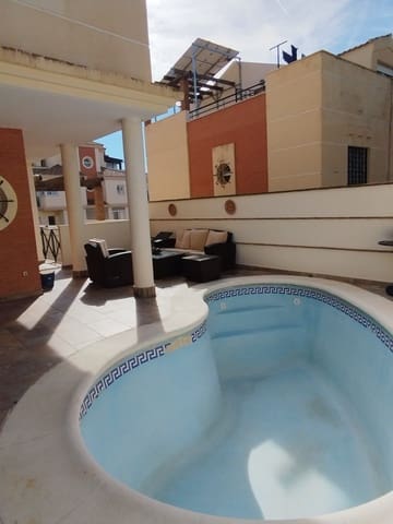 6 makuuhuone Paritalo myytävänä paikassa Hacienda Clavero, Málaga kaupunki mukana uima-altaan 
autotalli - 1 200 000 € (Ref: 9216657)