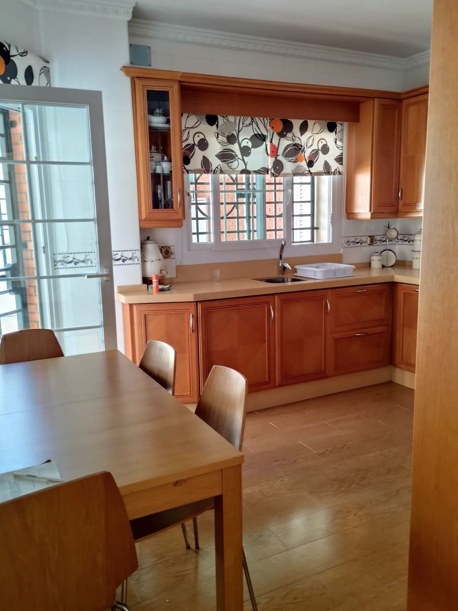 6 slaapkamer Halfvrijstaande villa te koop in Malaga stad met zwembad garage - € 1.200.000 (Ref: 9216657)