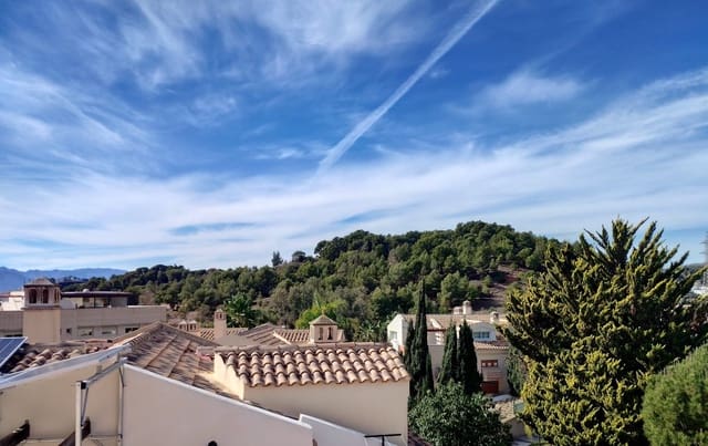 6 makuuhuone Paritalo myytävänä paikassa Hacienda Clavero, Málaga kaupunki mukana uima-altaan 
autotalli - 1 200 000 € (Ref: 9216657)