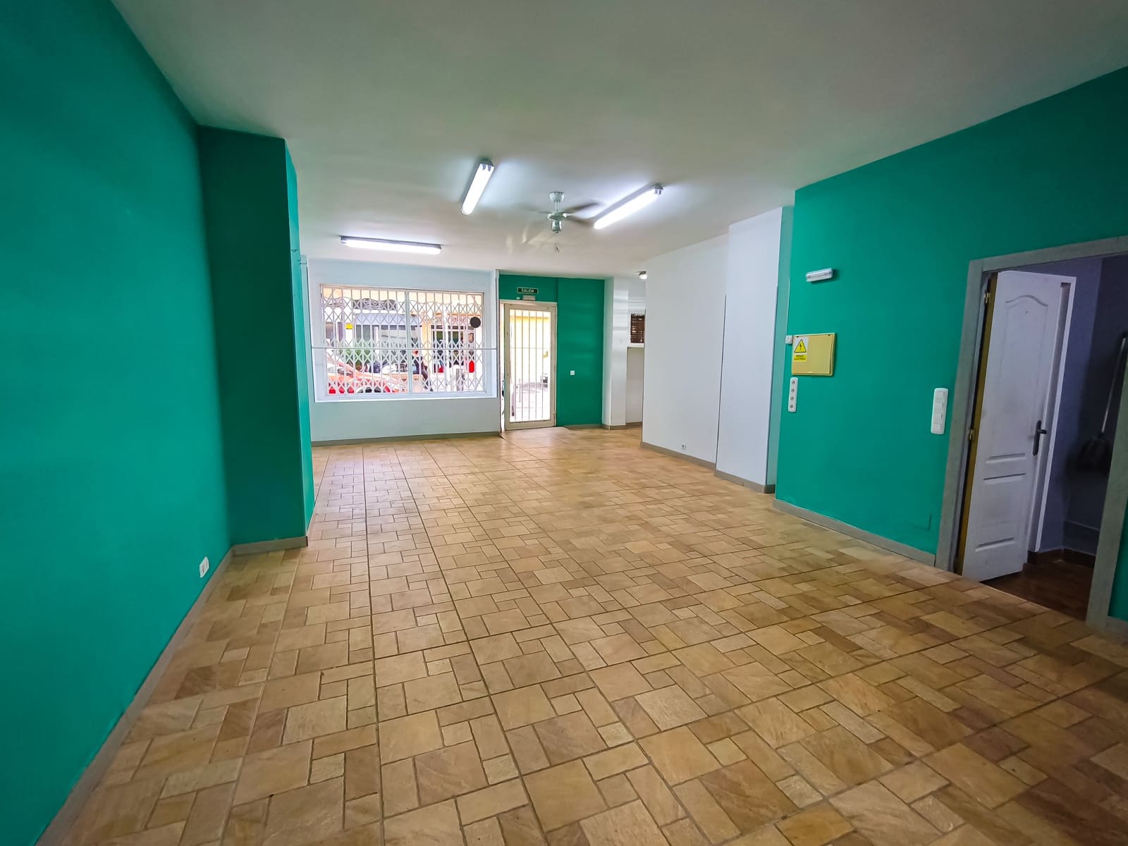 2 slaapkamer Commercieel te koop in Marbella - € 220.000 (Ref: 9319845)