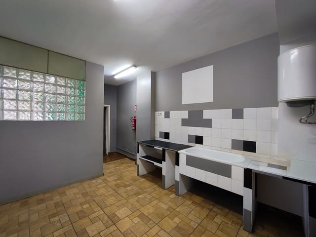 2 sovrum Kommersiell till salu i Zona Miraflores, Marbella - 220 000 € (Ref: 9319845)