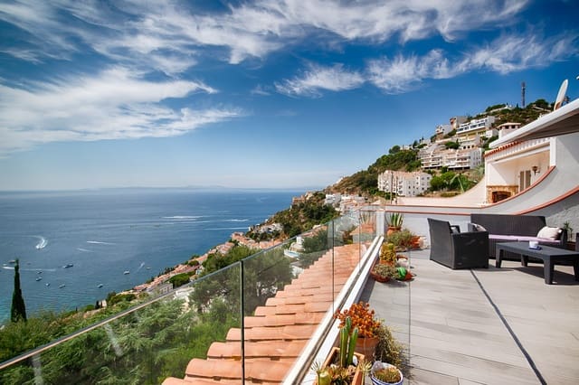 2 bedroom Apartment for sale in Roses - € 350,000 (Ref: 10012579)