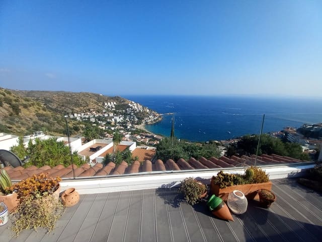 2 bedroom Apartment for sale in Roses - € 350,000 (Ref: 10012579)