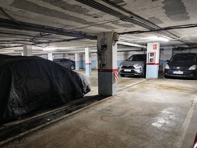 Garaje en Empuriabrava, Castelló d'Empúries en venta - 35.000 € (Ref: 10016684)