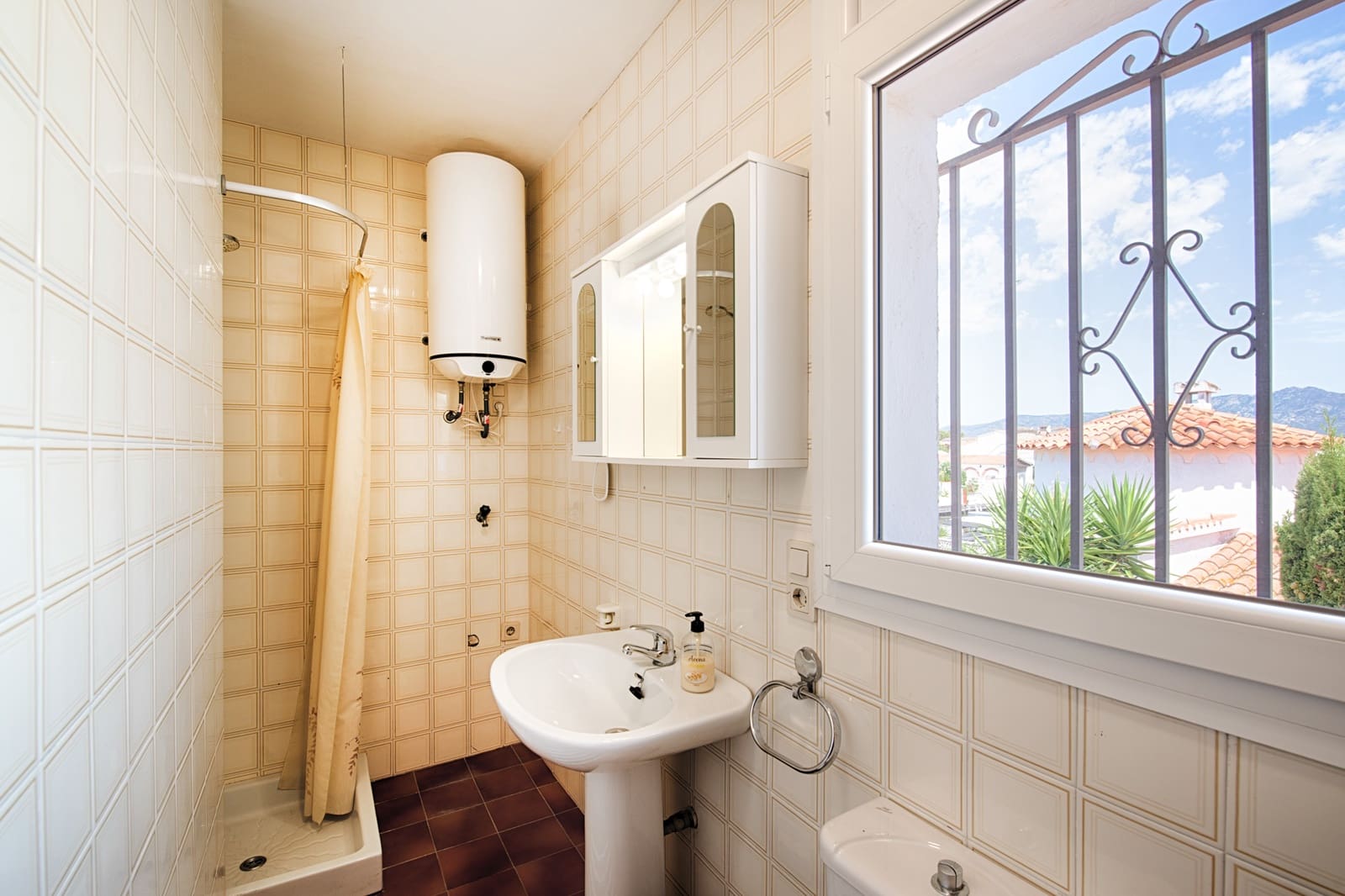 3 bedroom Villa for sale in Empuriabrava with garage - € 880,000 (Ref: 10019376)