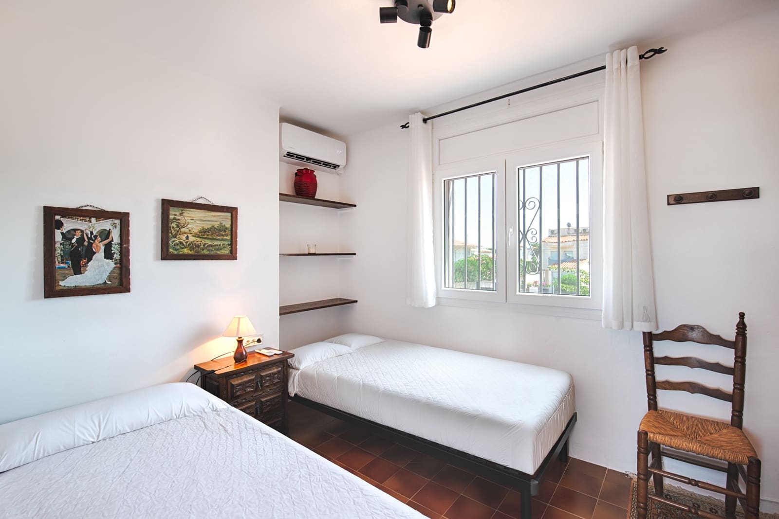3 bedroom Villa for sale in Empuriabrava with garage - € 880,000 (Ref: 10019376)
