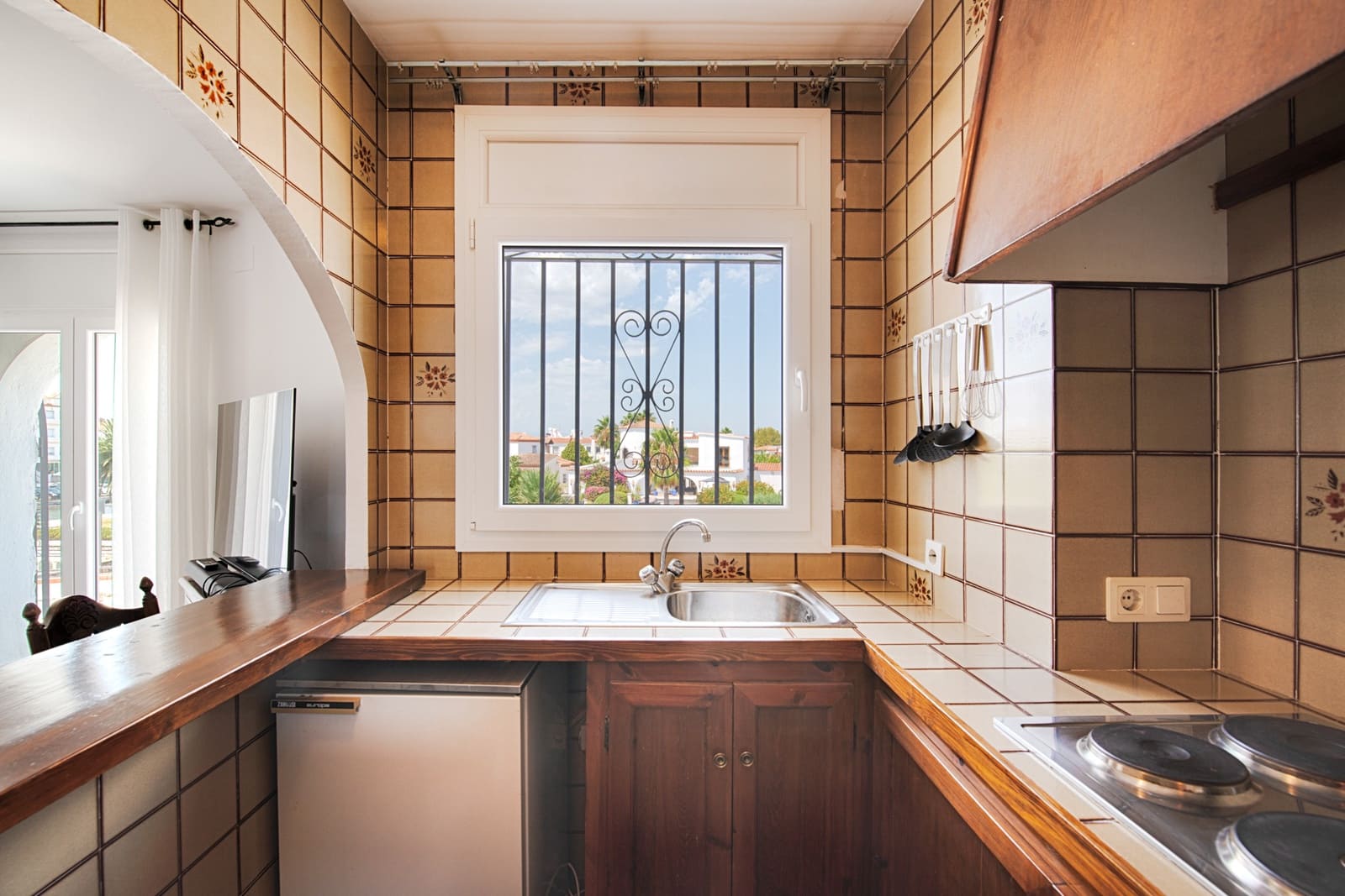 3 bedroom Villa for sale in Empuriabrava with garage - € 880,000 (Ref: 10019376)