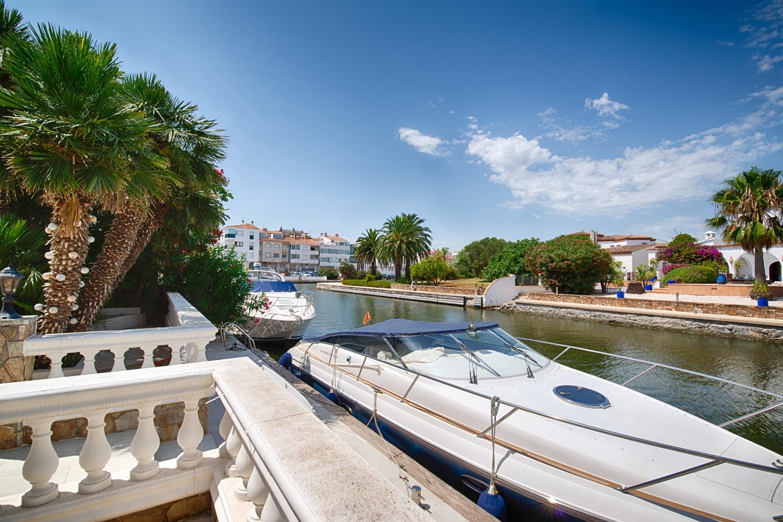 3 bedroom Villa for sale in Empuriabrava with garage - € 880,000 (Ref: 10019376)