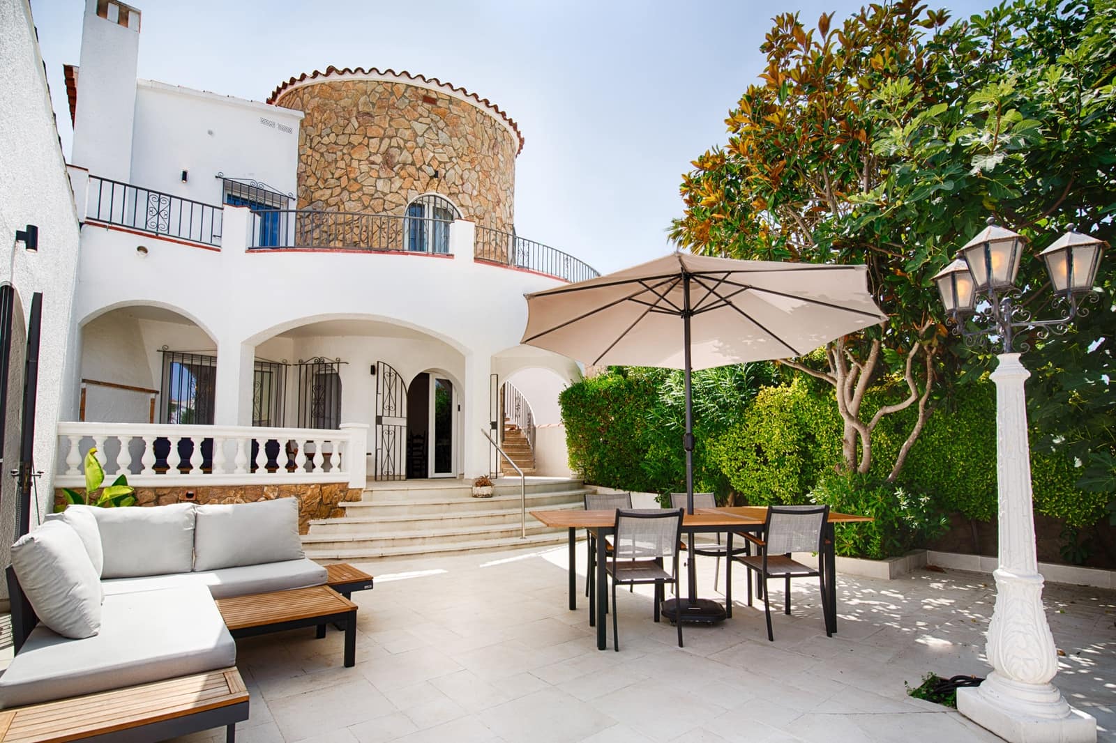 3 bedroom Villa for sale in Empuriabrava with garage - € 880,000 (Ref: 10019376)