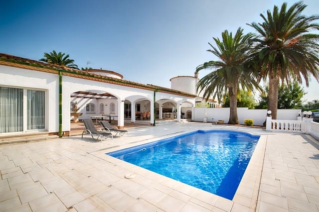 Chalet de 4 habitaciones en Empuriabrava, Castelló d'Empúries en venta con piscina garaje - 1.680.000 € (Ref: 10019549)