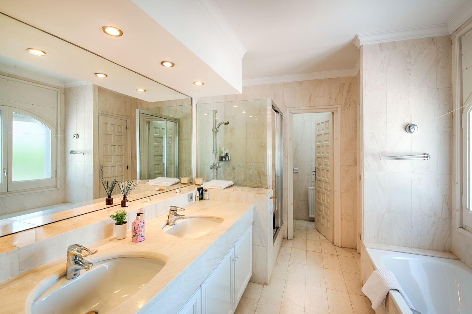 Chalet de 4 habitaciones en Empuriabrava en venta con piscina garaje - 1.680.000 € (Ref: 10019549)