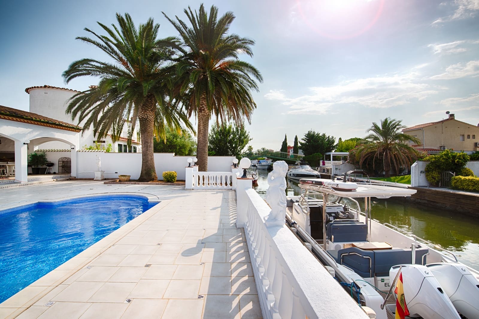 Chalet de 4 habitaciones en Empuriabrava en venta con piscina garaje - 1.680.000 € (Ref: 10019549)