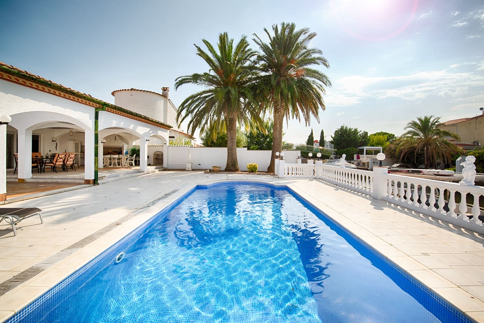 Chalet de 4 habitaciones en Empuriabrava en venta con piscina garaje - 1.680.000 € (Ref: 10019549)