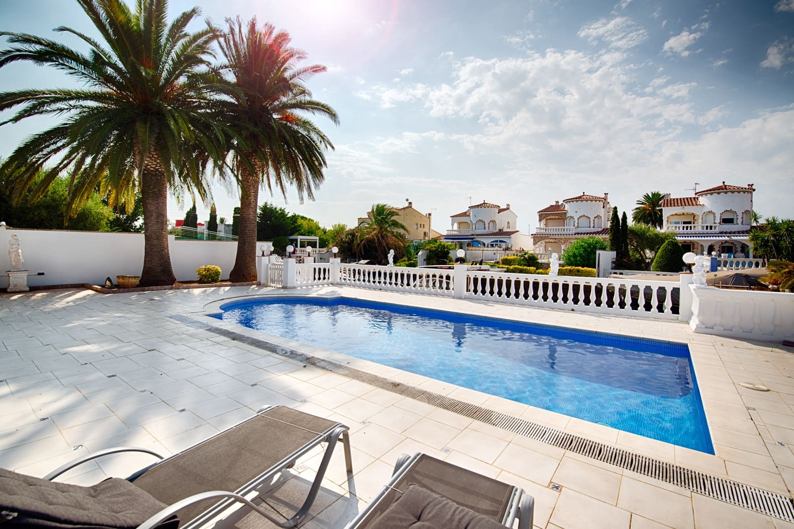 Chalet de 4 habitaciones en Empuriabrava en venta con piscina garaje - 1.680.000 € (Ref: 10019549)