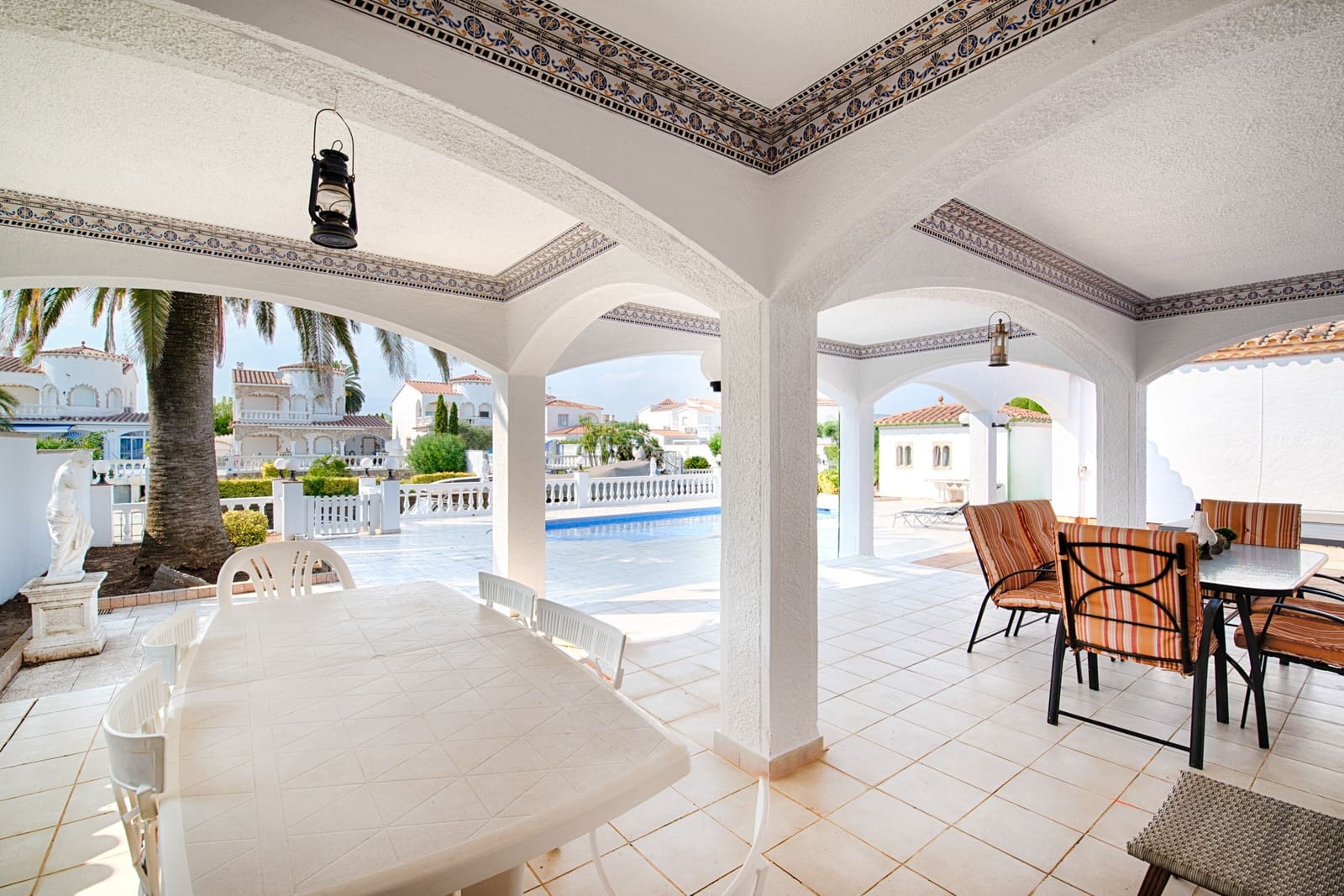 Chalet de 4 habitaciones en Empuriabrava en venta con piscina garaje - 1.680.000 € (Ref: 10019549)