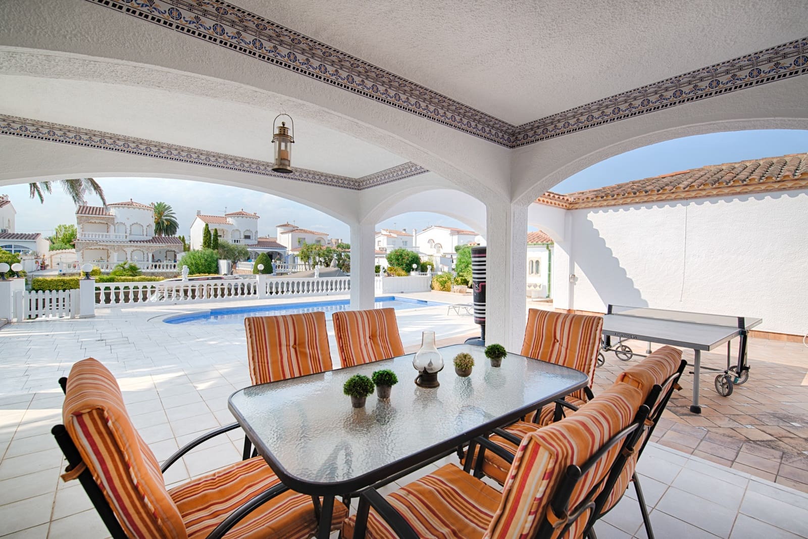 Chalet de 4 habitaciones en Empuriabrava en venta con piscina garaje - 1.680.000 € (Ref: 10019549)
