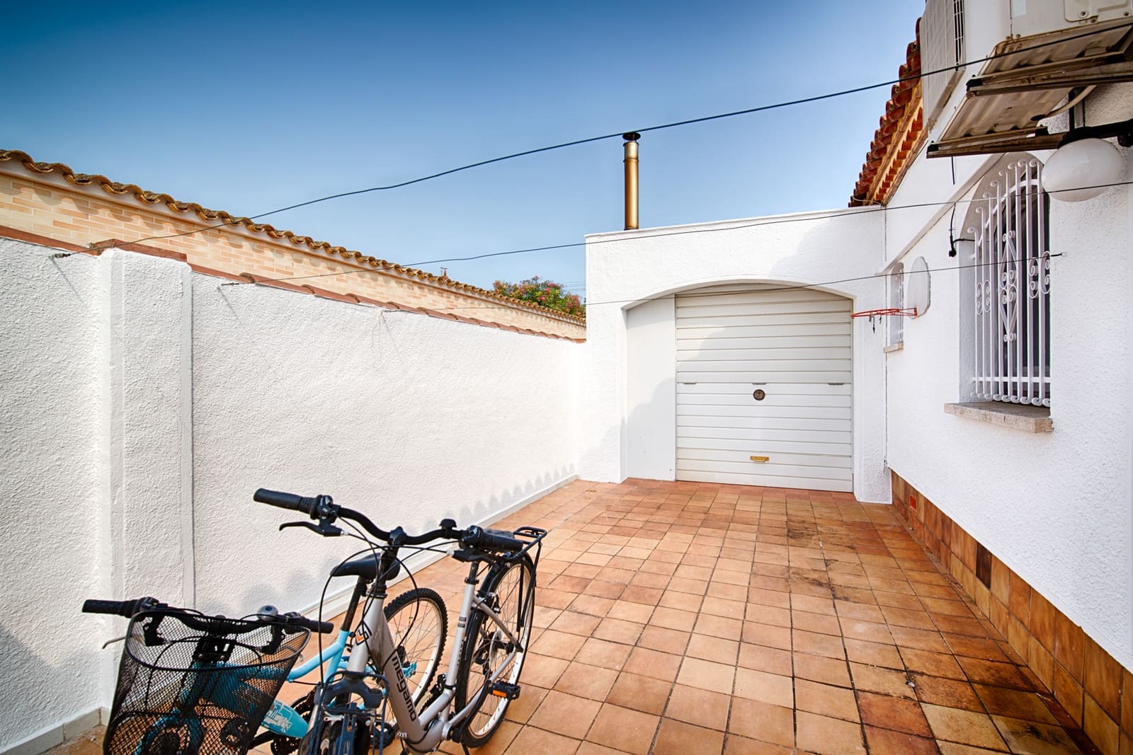 Chalet de 4 habitaciones en Empuriabrava en venta con piscina garaje - 1.680.000 € (Ref: 10019549)