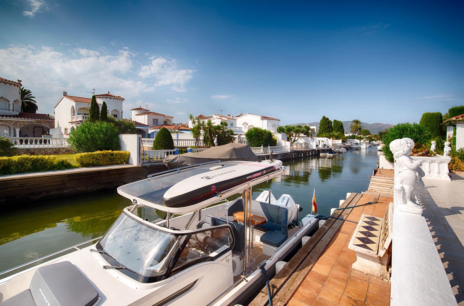 4 bedroom Villa for sale in Empuriabrava with pool garage - € 1,680,000 (Ref: 10019549)