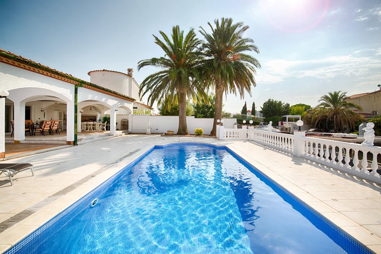 4 bedroom Villa for sale in Empuriabrava with pool garage - € 1,680,000 (Ref: 10019549)