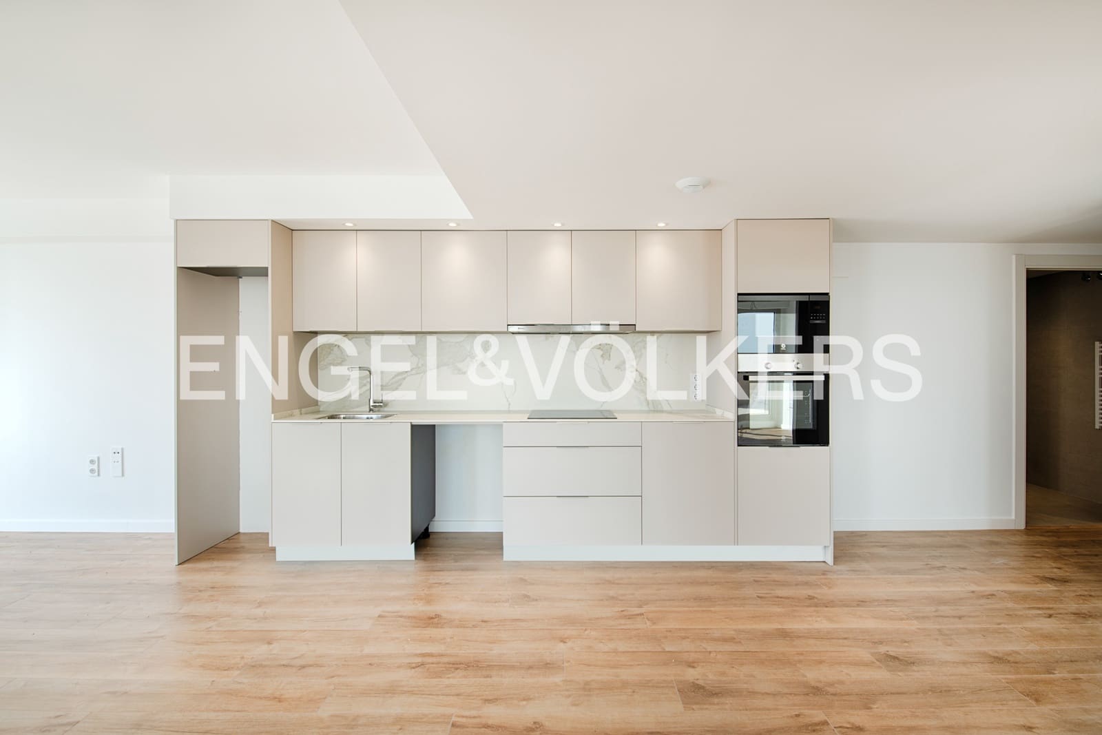 3 bedroom Penthouse for sale in Figueres with pool garage - € 440,000 (Ref: 10019801)