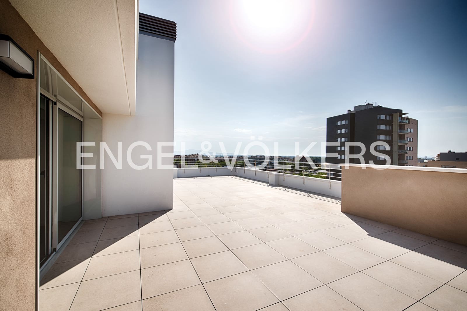 3 bedroom Penthouse for sale in Figueres with pool garage - € 440,000 (Ref: 10019801)