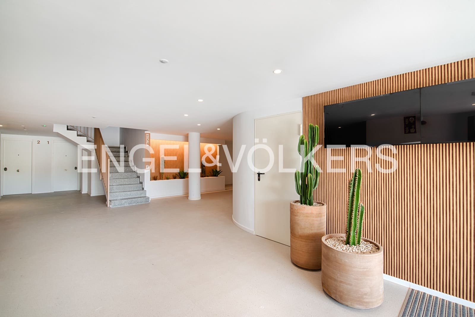 3 bedroom Penthouse for sale in Figueres with pool garage - € 440,000 (Ref: 10019801)