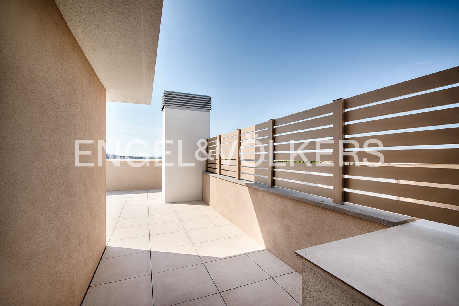 3 bedroom Penthouse for sale in Figueres with pool garage - € 440,000 (Ref: 10019801)