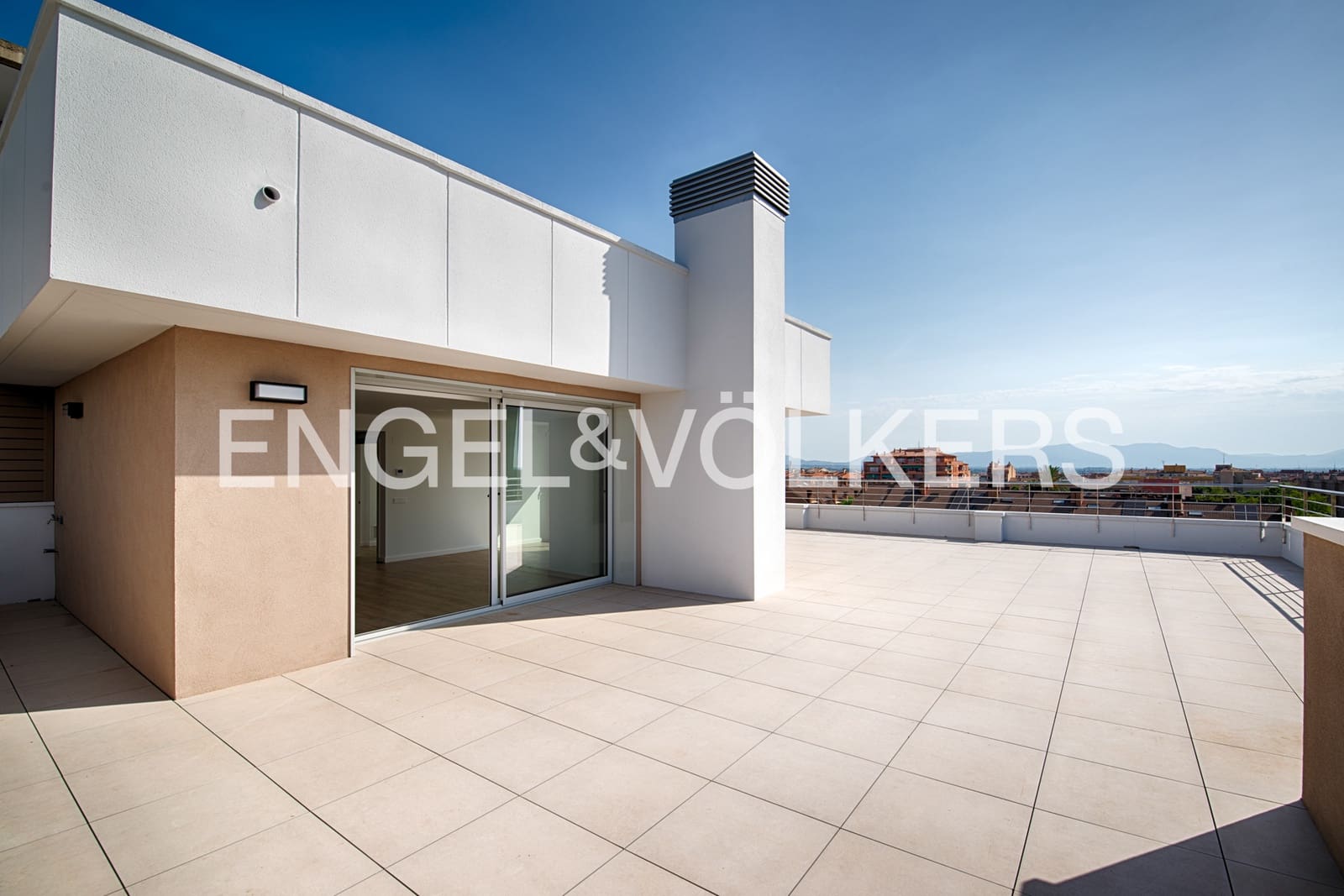 3 bedroom Penthouse for sale in Figueres with pool garage - € 440,000 (Ref: 10019801)
