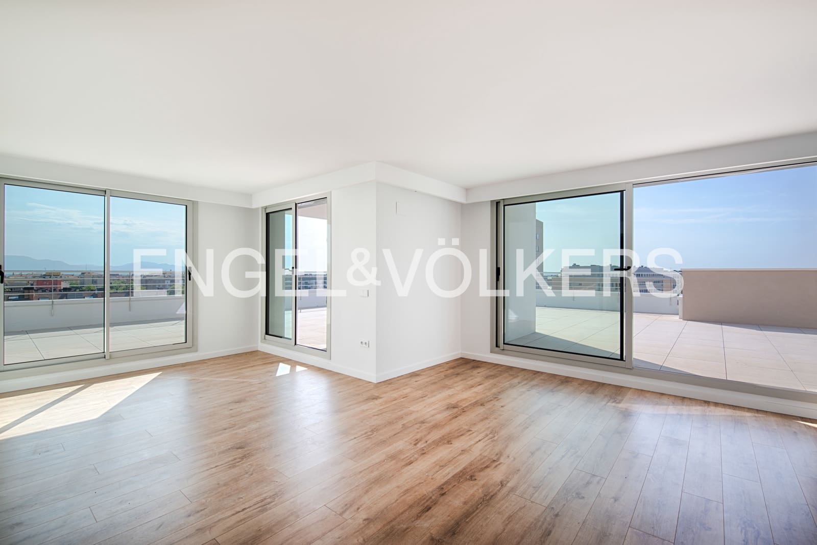 3 bedroom Penthouse for sale in Figueres with pool garage - € 440,000 (Ref: 10019801)