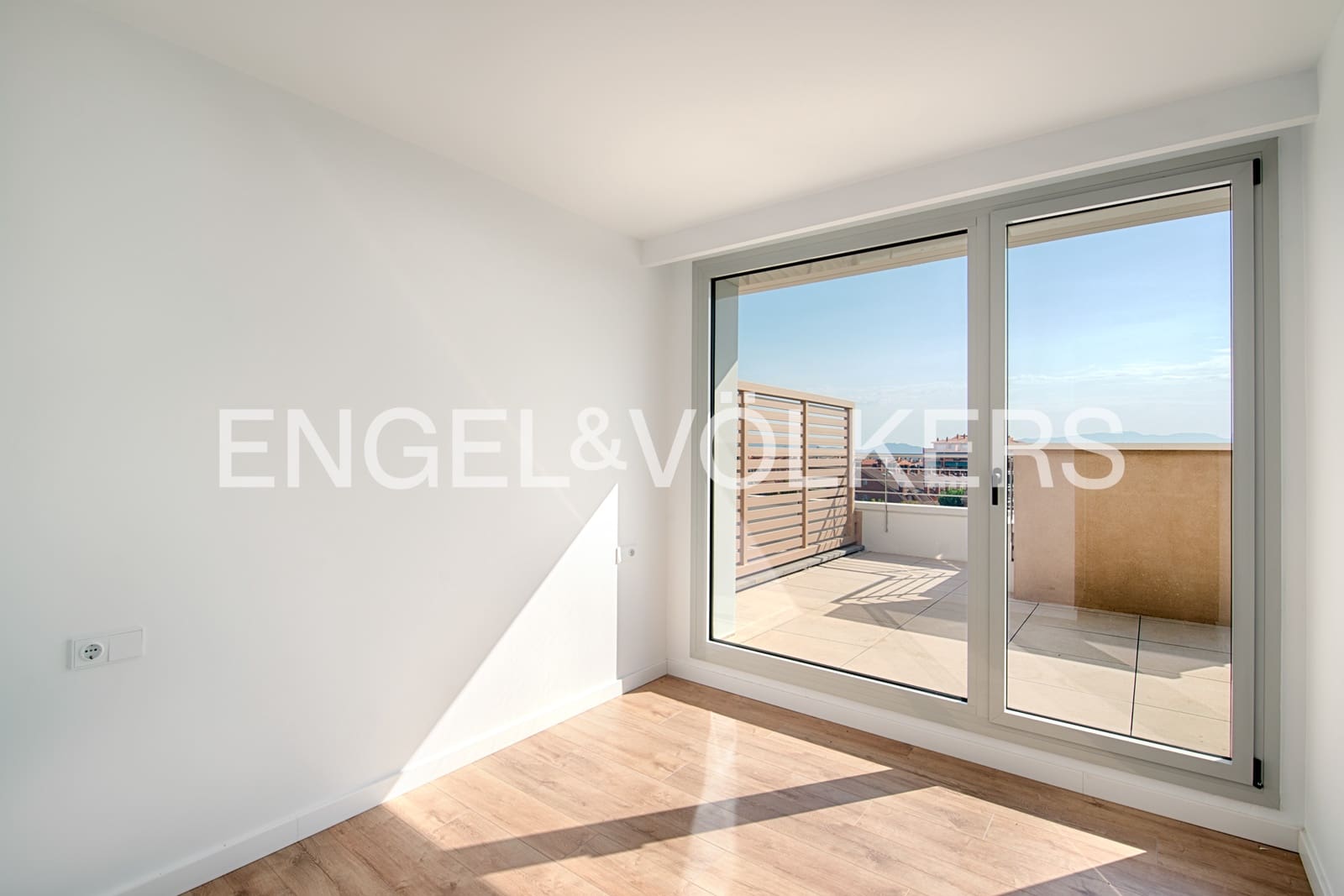 3 bedroom Penthouse for sale in Figueres with pool garage - € 440,000 (Ref: 10019801)