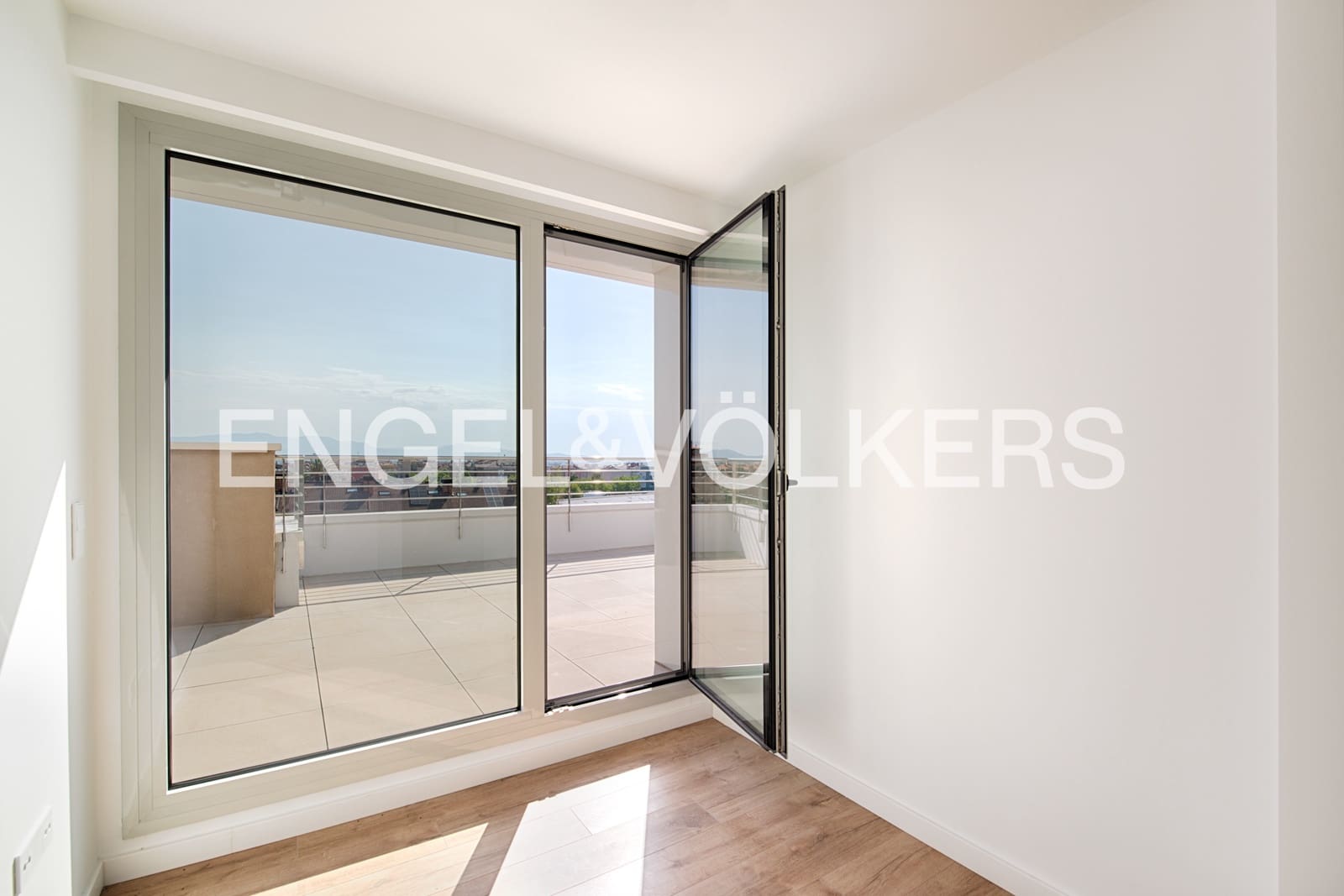 3 bedroom Penthouse for sale in Figueres with pool garage - € 440,000 (Ref: 10019801)