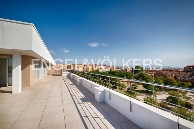 3 bedroom Penthouse for sale in Figueres with pool garage - € 440,000 (Ref: 10019801)