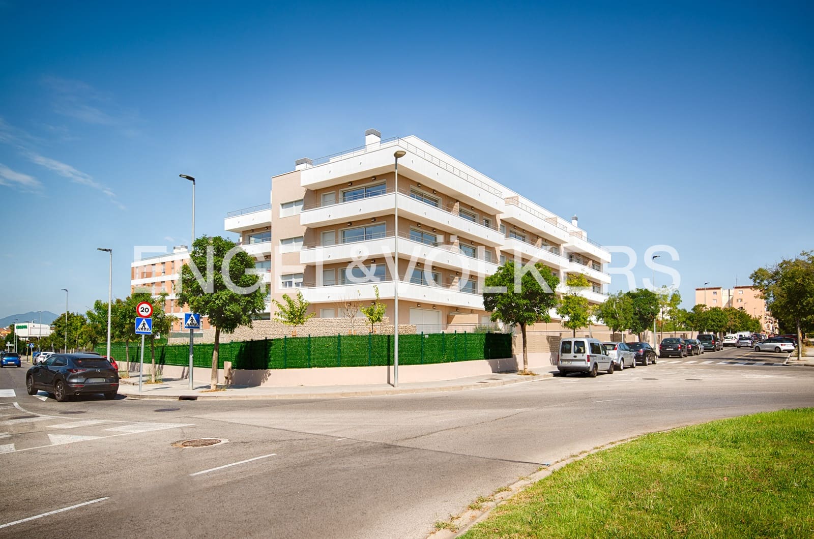 3 bedroom Penthouse for sale in Figueres with pool garage - € 440,000 (Ref: 10019801)