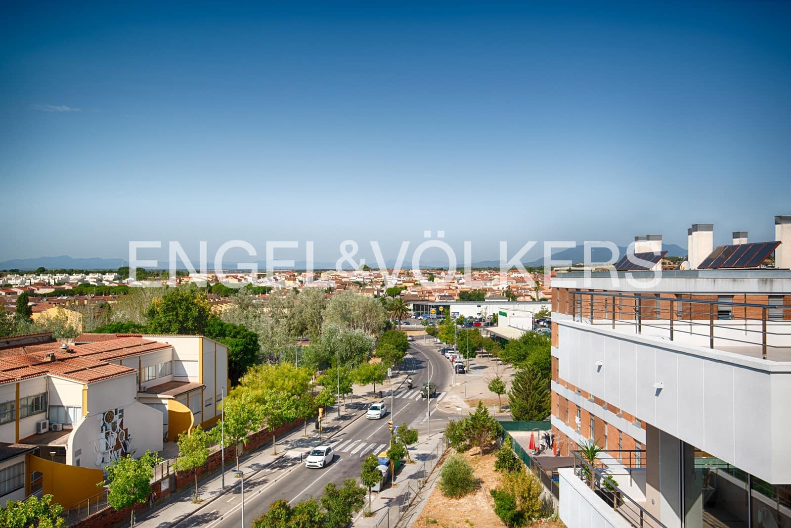 3 bedroom Penthouse for sale in Figueres with pool garage - € 440,000 (Ref: 10019801)
